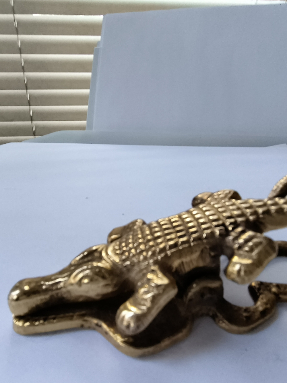 Vintage Metal Crocodile Mail Holder About 3 3/4 Long Dated 1988 - Picture 3 of 5